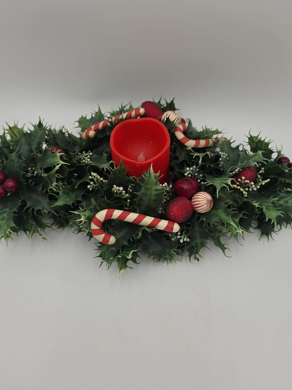 🎄 Holiday Candle & Holly Décor